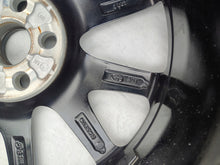 Laden Sie das Bild in den Galerie-Viewer, 1x Alufelge 17 Zoll 6.5&quot; 5x100 50ET 509100323 Toyota Yaris Rim Wheel