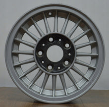 Laden Sie das Bild in den Galerie-Viewer, 1x Alufelge 14 Zoll 6.5&quot; 5x120 25ET 1118282 BMW E23 Rim Wheel