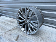 Laden Sie das Bild in den Galerie-Viewer, 1x Alufelge 17 Zoll 7.5&quot; 5x112 40ET Glanz Silber 3G8601025H VW Arteon Rim Wheel