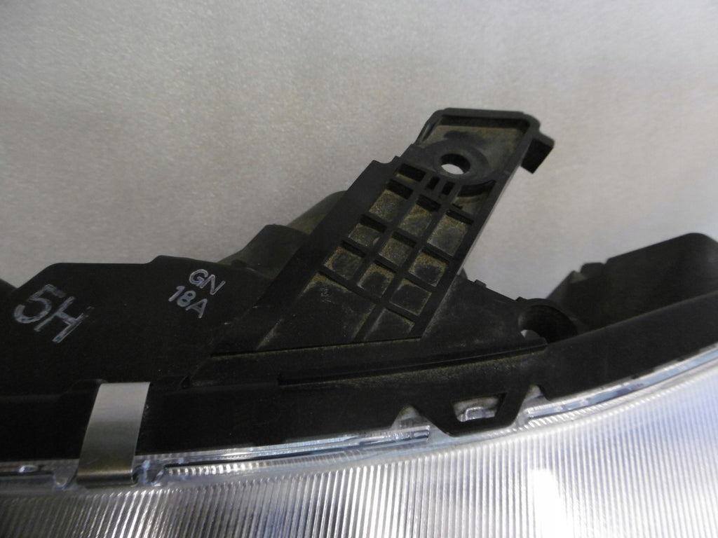 Frontscheinwerfer Mitsubishi Eclipse Cross 8301D071 LED Links Headlight