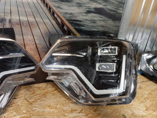 Laden Sie das Bild in den Galerie-Viewer, Frontscheinwerfer Kia Niro 92101-AT LED Ein Satz Scheinwerfer Headlight