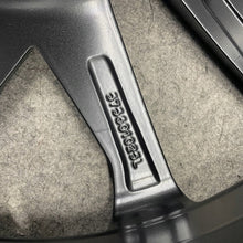 Laden Sie das Bild in den Galerie-Viewer, 4x Alufelge 19 Zoll 8.0" 5x112 45ET Glanz Schwarz 575601025L Cupra Ateca FEL9038253642ze