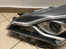 Load image into Gallery viewer, Frontscheinwerfer Toyota Yaris LED Ein Stück (Rechts oder Links) Headlight SCH4560334519lo