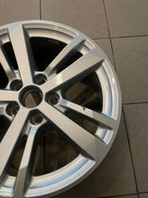 Load image into Gallery viewer, 1x Alufelge 17 Zoll 7.0&quot; 5x112 40ET 83A601025F Audi Q3 Rim Wheel