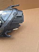 Laden Sie das Bild in den Galerie-Viewer, Frontscheinwerfer Dacia Duster 260602465R LED Links Scheinwerfer Headlight