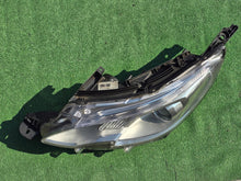 Laden Sie das Bild in den Galerie-Viewer, Frontscheinwerfer Peugeot 2008 9677810180 LED Links Scheinwerfer Headlight