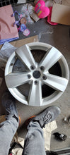 Laden Sie das Bild in den Galerie-Viewer, 1x Alufelge 16 Zoll 6.0&quot; 5x112 50ET Glanz Silber 2K3601025 VW Caddy Rim Wheel