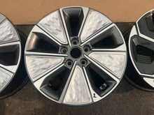Load image into Gallery viewer, 1x Alufelge 17 Zoll 7.0" 5x114.3 50ET Glanz Graphit 52910-J2000 Kia Soul Mg FEL7254020304og