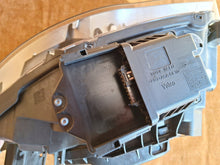 Load image into Gallery viewer, Frontscheinwerfer BMW 1 E88 E81 E82 E87 90004814 Xenon Rechts Headlight