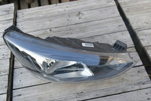 Laden Sie das Bild in den Galerie-Viewer, Frontscheinwerfer Ford Focus MX7B-13E014-CD Rechts Scheinwerfer Headlight