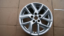 Load image into Gallery viewer, 1x Alufelge 17 Zoll 7.0" 5x114.3 40ET Glanz Silber 403002509R Renault Kadjar FEL6234200934gn