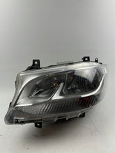 Laden Sie das Bild in den Galerie-Viewer, Frontscheinwerfer Mercedes-Benz Sprinter A9109060000 Links Headlight SCH8818422415oo