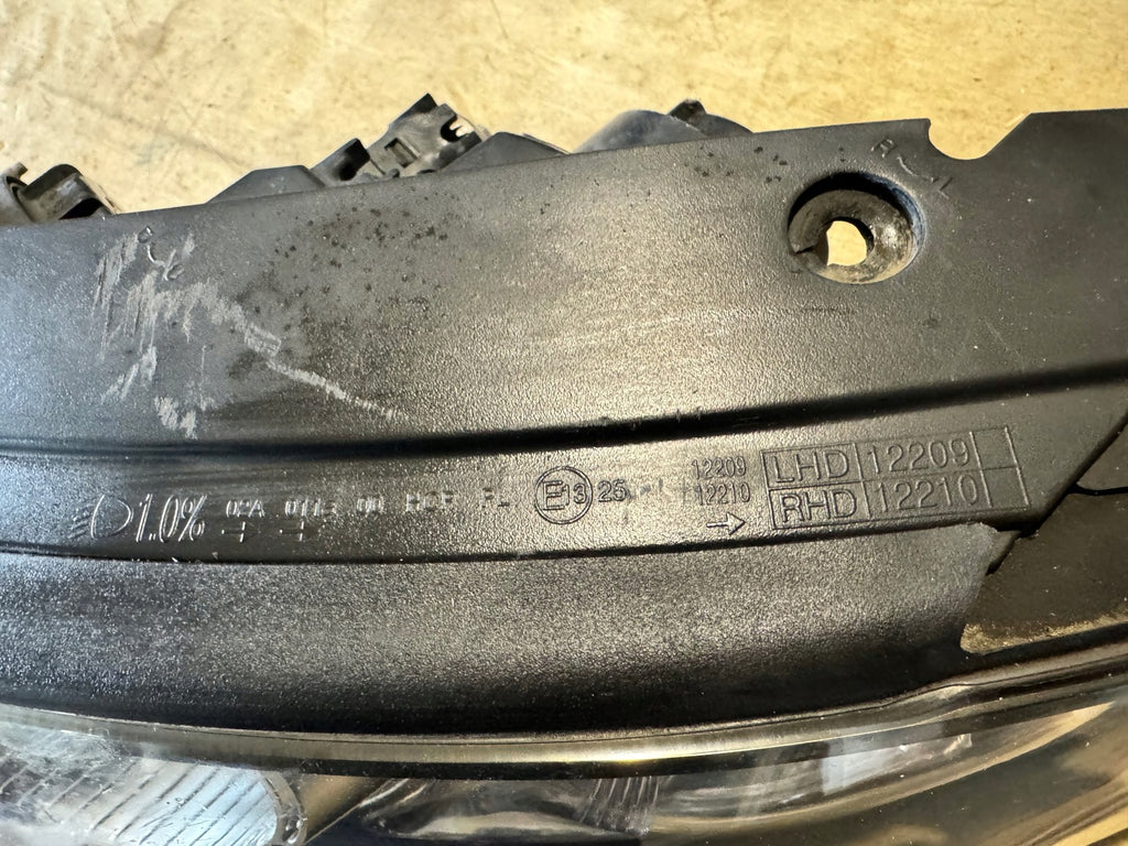 Frontscheinwerfer Hyundai 92101-2B0 Links Scheinwerfer Headlight