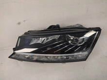 Laden Sie das Bild in den Galerie-Viewer, Frontscheinwerfer Skoda Fabia III 6V1941015F Full LED Rechts oder Links