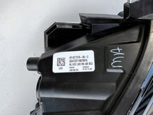 Laden Sie das Bild in den Galerie-Viewer, Frontscheinwerfer Tesla Model 3 1077376-00-C LED Ein Stück (Rechts oder Links)