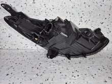 Laden Sie das Bild in den Galerie-Viewer, Frontscheinwerfer Mazda II DG80-51040 Links Scheinwerfer Headlight