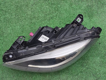 Laden Sie das Bild in den Galerie-Viewer, Frontscheinwerfer Mercedes-Benz W246 A2468207761 Links Scheinwerfer Headlight SCH7237322459qb