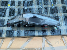 Load image into Gallery viewer, Frontscheinwerfer Toyota Yaris Links Scheinwerfer Headlight