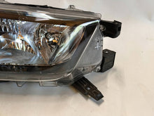 Load image into Gallery viewer, Frontscheinwerfer Toyota Hilux VIII Rechts Scheinwerfer Headlight SCH5834138430ya
