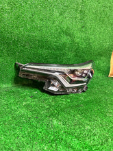 Laden Sie das Bild in den Galerie-Viewer, Frontscheinwerfer Toyota Chr C-Hr 81150-F4170-00 LED Links Headlight SCH1204957768bo