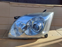 Load image into Gallery viewer, Frontscheinwerfer Toyota Avensis Links Scheinwerfer Headlight SCH5622764312eu