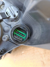 Laden Sie das Bild in den Galerie-Viewer, Frontscheinwerfer Kia Ceed 92101-A2010 Ein Stück (Rechts oder Links) Headlight