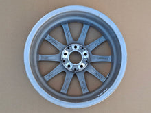 Laden Sie das Bild in den Galerie-Viewer, 1x Alufelge 17 Zoll 6.5" 5x112 44ET Glanz Silber A1774010300 Mercedes-Benz W177 FEL2255989869sr