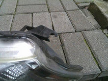 Laden Sie das Bild in den Galerie-Viewer, Frontscheinwerfer Toyota Yaris Rechts Scheinwerfer Headlight