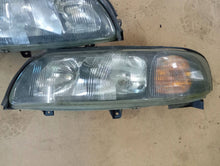 Laden Sie das Bild in den Galerie-Viewer, Frontscheinwerfer Volvo V70 II 89007898 89007897 Ein Satz Scheinwerfer Headlight