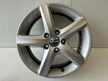 Laden Sie das Bild in den Galerie-Viewer, 1x Alufelge 16 Zoll 6.0&quot; 5x112 48ET Glanz Silber 5G0071496 VW Golf Vii Rim Wheel