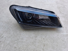 Load image into Gallery viewer, Frontscheinwerfer Skoda Superb III 3V1941016B Xenon Rechts Headlight SCH8788844559nv
