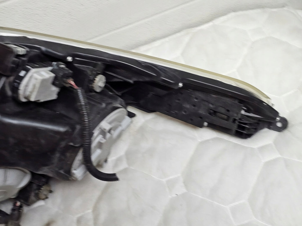 Frontscheinwerfer Toyota Avensis 81158-05310 Links Scheinwerfer Headlight SCH2775209796db