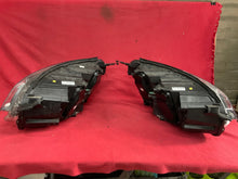 Laden Sie das Bild in den Galerie-Viewer, Frontscheinwerfer Opel Zafira Vivaro 9832836480 9832837680 Xenon Ein Satz