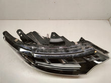 Laden Sie das Bild in den Galerie-Viewer, Frontscheinwerfer Mitsubishi Outlander 8301D3-32 LED Rechts Headlight