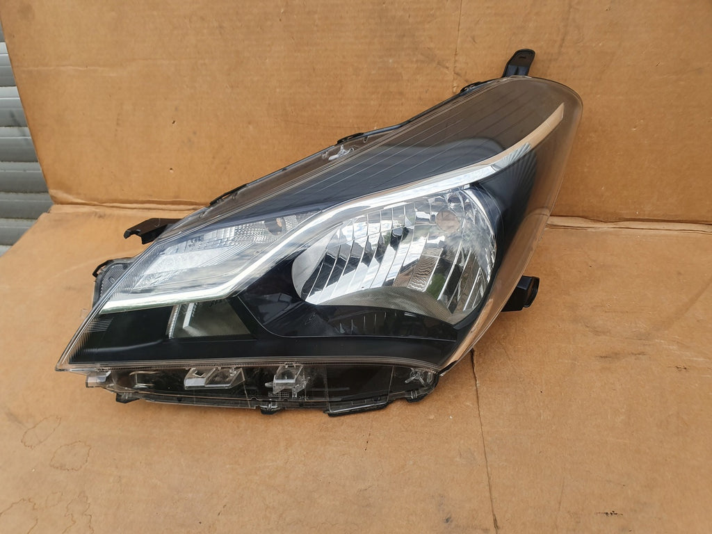Frontscheinwerfer Toyota Yaris Links Scheinwerfer Headlight SCH4639965502eu