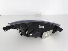 Laden Sie das Bild in den Galerie-Viewer, Frontscheinwerfer Ford Focus MX7B-13E015-EB Ein Stück (Rechts oder Links) SCH6106193533ax