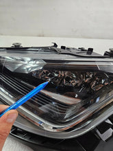 Laden Sie das Bild in den Galerie-Viewer, Frontscheinwerfer Seat Ibiza I 6F1941007B LED Ein Stück (Rechts oder Links) SCH5354605426al