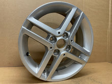 Laden Sie das Bild in den Galerie-Viewer, 1x Alufelge 15 Zoll 5.5&quot; 4x100 A4534016101, 403005577R Mercedes-Benz Rim Wheel