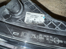 Load image into Gallery viewer, Frontscheinwerfer Hyundai I20 Ein Satz Scheinwerfer Headlight