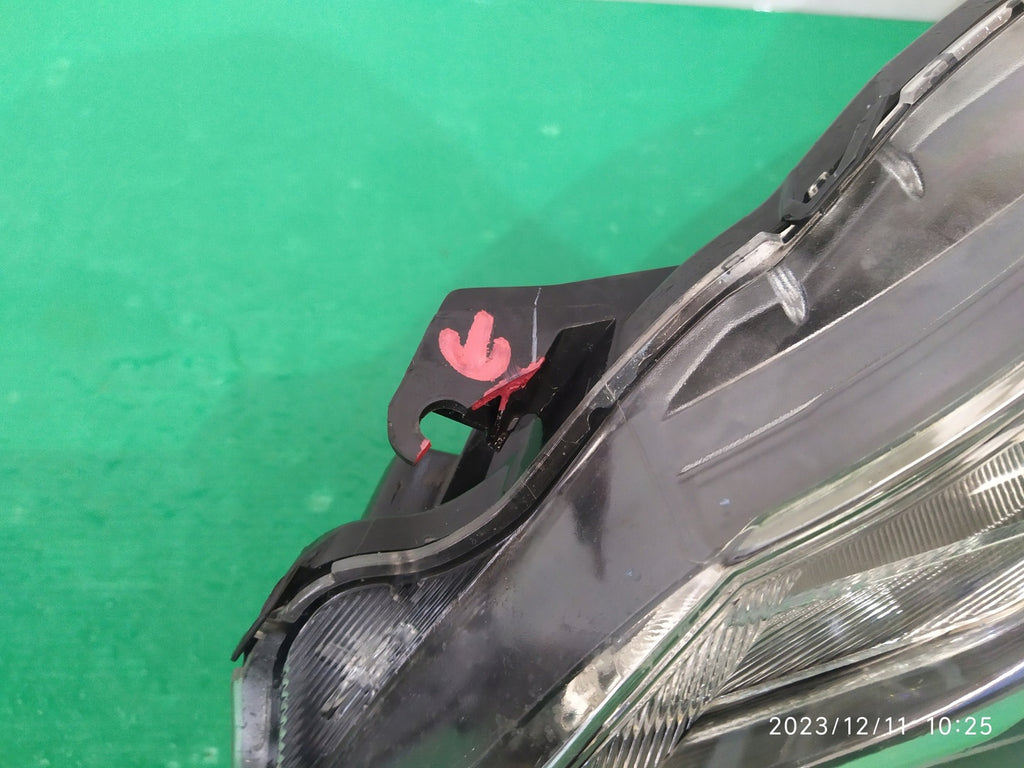 Frontscheinwerfer Toyota Yaris Links Scheinwerfer Headlight