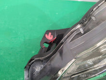 Load image into Gallery viewer, Frontscheinwerfer Toyota Yaris Links Scheinwerfer Headlight