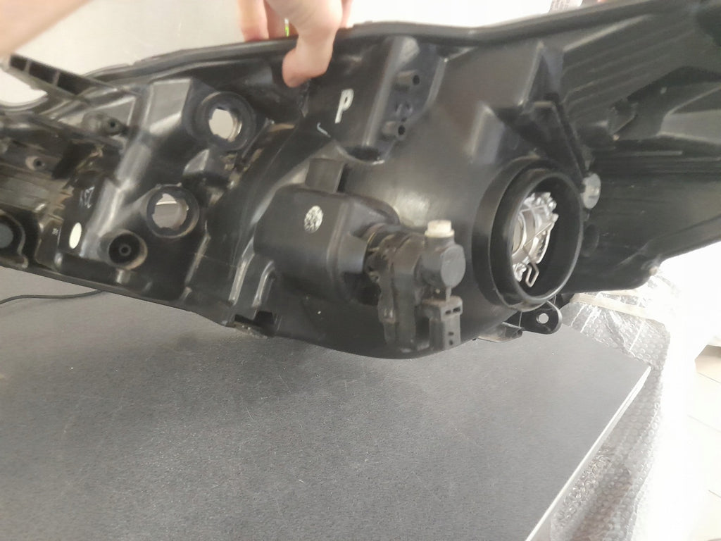 Frontscheinwerfer Toyota Yaris LED Rechts Scheinwerfer Headlight