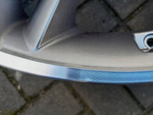 Load image into Gallery viewer, 1x Alufelge 20 Zoll 8.5" 5x114.3 47ET Glanz 52910-T6110 Genesis Gv80 Mg FEL5111030941jy