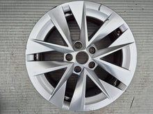 Laden Sie das Bild in den Galerie-Viewer, 1x Alufelge 17 Zoll 7.0" 5x112 46ET Silber 5E3601025 Skoda Octavia 5e3 Iv FEL5140892740jp