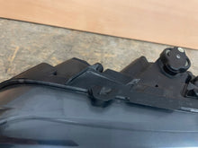 Load image into Gallery viewer, Frontscheinwerfer VW Amarok 2H3941031 Xenon Links Scheinwerfer Headlight SCH8405789692cl