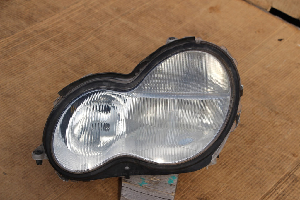 Frontscheinwerfer Mercedes-Benz W203 A2038201161 0301166271 Links Headlight SCH9165205129kx