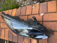 Laden Sie das Bild in den Galerie-Viewer, Frontscheinwerfer Opel Zafira C 13399859RH Rechts Scheinwerfer Headlight