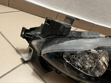 Load image into Gallery viewer, Frontscheinwerfer Mazda Bm BHR1-51040 Links Scheinwerfer Headlight SCH2153339142wb