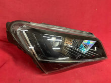 Load image into Gallery viewer, Frontscheinwerfer Skoda Superb III 3V1941016A 3V1941018A Xenon Rechts Headlight