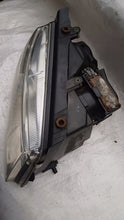 Laden Sie das Bild in den Galerie-Viewer, Frontscheinwerfer VW Passat Xenon Rechts Scheinwerfer Headlight SCH2935549320cd